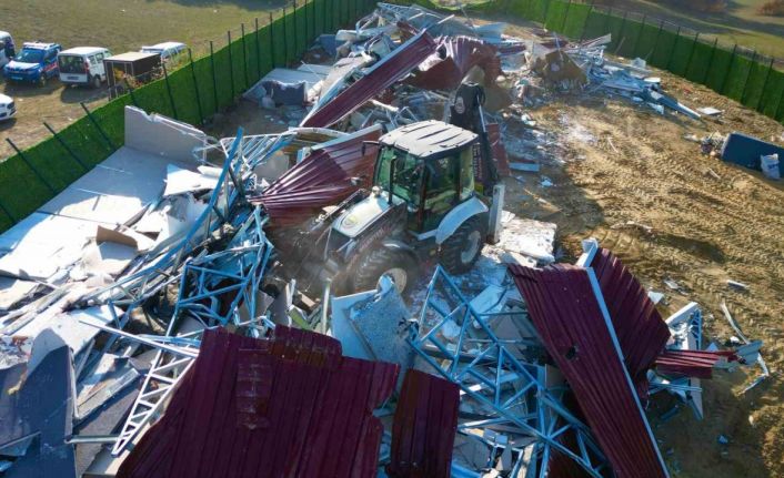 İnegöl’de kaçak yapılar yıkılıyor, malzeme temin eden de yanıyor