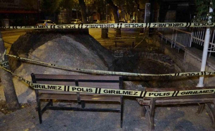 Isparta’da kazdıkları kuyuya düştüler: Şehrin göbeğinde belediye ekibi kılığına girip define aradılar