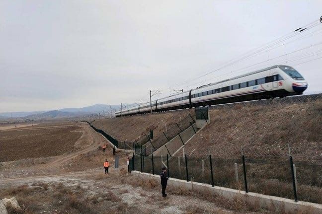 Jandarma 227 personelle 137 kilometrelik Yüksek Hızlı Tren hattını kontrol etti