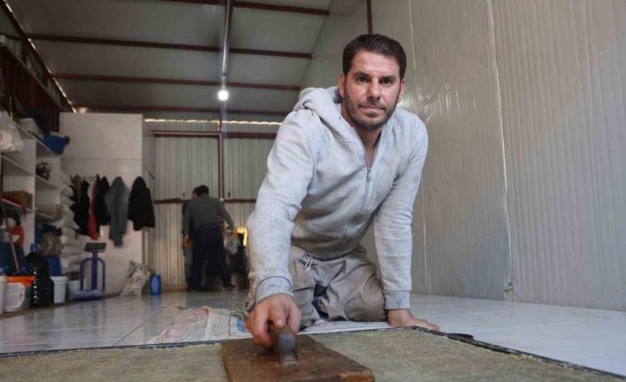 Kara kazan, asırlardır aynı yöntemlerle üretilen zeytinyağlı defne sabunu için kaynıyor