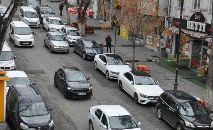 Kars’ta trafiğe kayıtlı araç sayısı 50 bine ulaştı: Park sorunu büyüyor