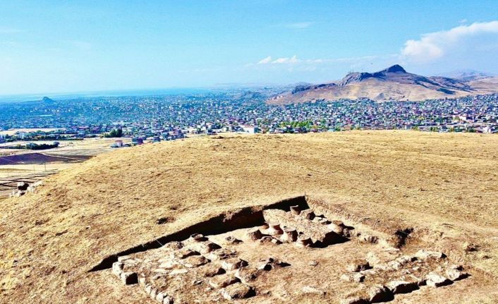 Kevenli Kalesi’nde Urartular’a ait 42 dev küp ilk kez gün yüzüne çıkarıldı
