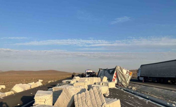 Konya’da tır devrildi: 1 ölü, 1 yaralı