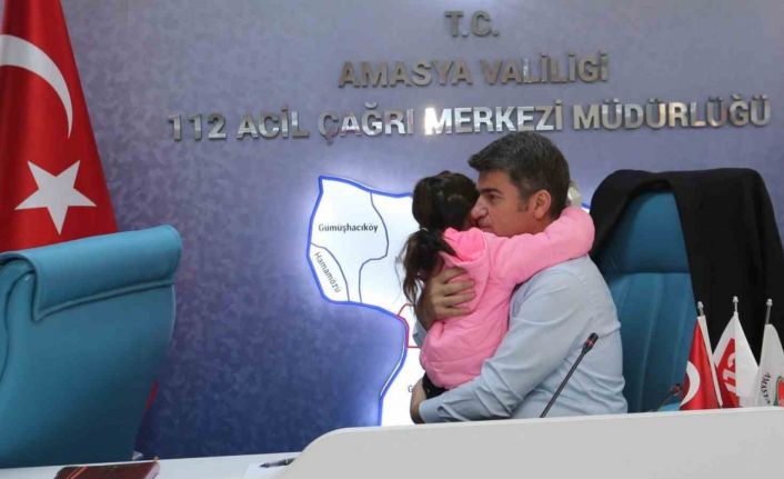 Küçük kız toplantıda Vali Bakan’a sarıldı: “İnsanı yaşat ki devlet yaşasın”