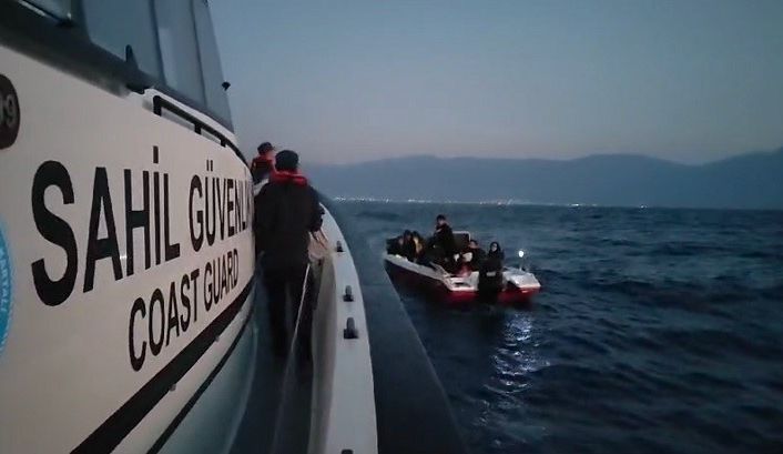 Kuşadası’nda 48 düzensiz göçmen kurtarıldı