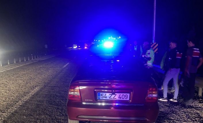 Lastiği patlayan araca yardım için duranlara otomobil çarptı: 2 ölü, 4 yaralı