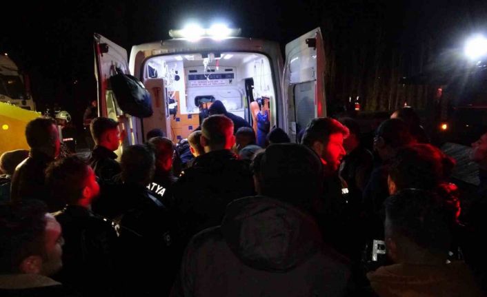 Malatya’da devrilen tırın altında kalan 2 polisten biri şehit oldu