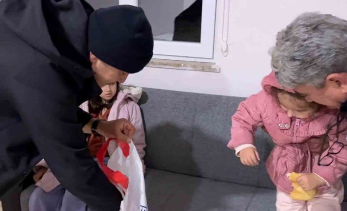 Mut terminalinde mahsur kalan yolculara çorba ve çay ikramı