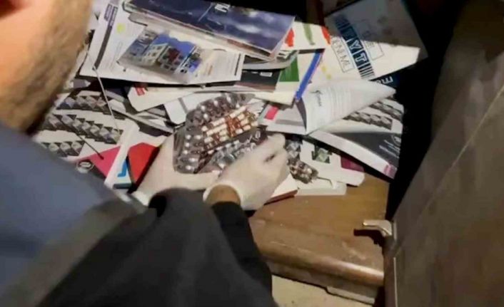 Narkotik köpeğiyle arama yapılan evden uyuşturucu çıktı: 22 yaşındaki genç tutuklandı