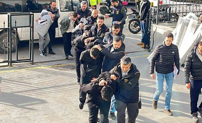 Polis kılığına giren çete 25 milyon TL dolandırıcılık yaptı, 8 kişi tutuklandı