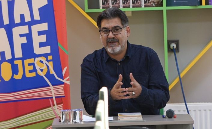 Prof.Dr. Mehmet Özger ile ’Hayata şiirle bakmak’ söyleşisi ilgi gördü