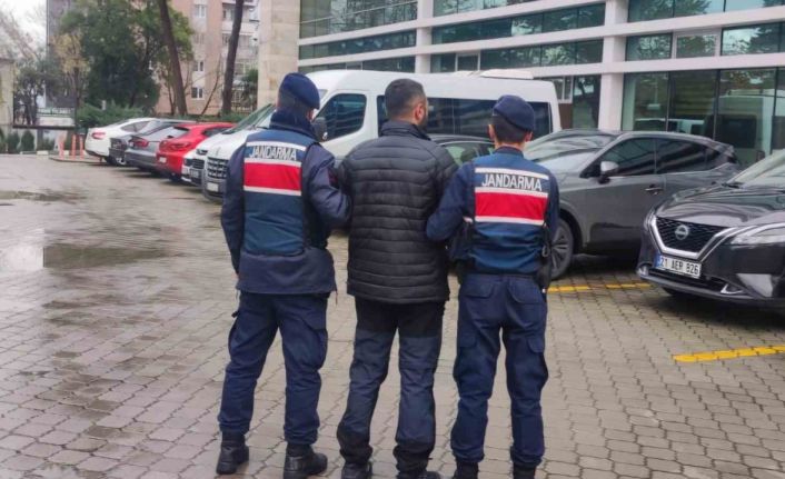 Samsun’da 13 yıl hapis cezası ile aranan firari çalıntı araçla yakalandı