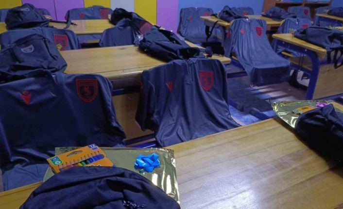 Samsunspor taraftarlarından kırsal okullara destek