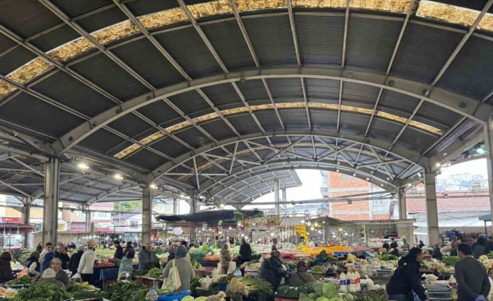 Semt pazarında fiyatlar arttı, ürünlere ilgi azaldı