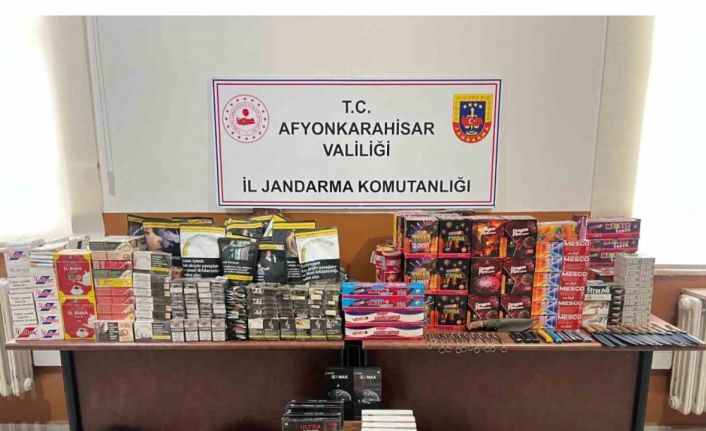 Sis bombası ve kaçak ürünler satan iş yerine jandarmadan baskın