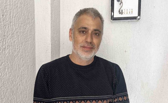 ‘Tilki acıktığında bir çocuk gibi bizim yolumuzu gözlüyor’ diyen adam 6 aydır yayla komşusu olan tilkiyi besliyor