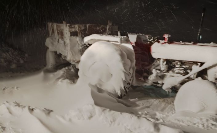 Tokat’ta kar timleri zorlu hava şartlarına karşı görev başında