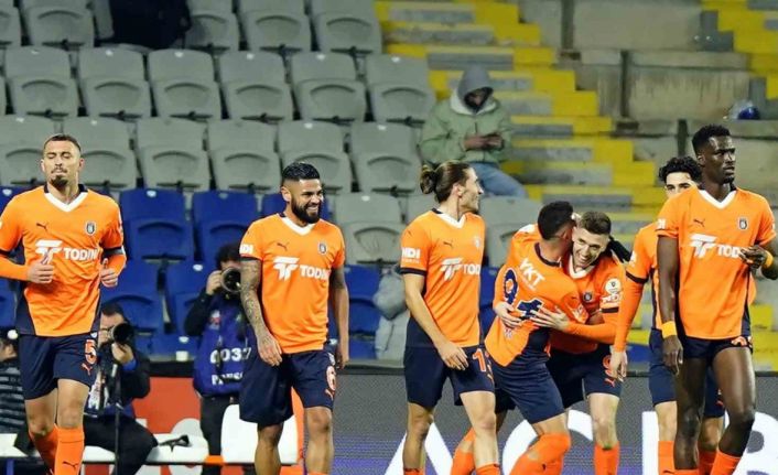 Trendyol Süper Lig: Başakşehir: 4 - Göztepe: 0 (İlk yarı)