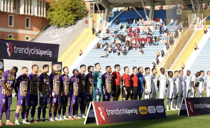 Trendyol Süper Lig: Eyüpspor: 1 - Hatayspor: 0 (İlk yarı)