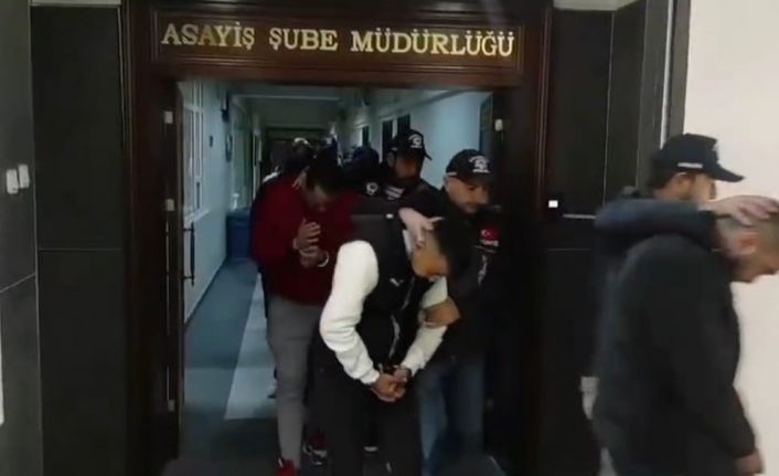 Tuzağa düşürdükleri erkeklerin telefonunu çalıp dolandırıcılık yapan şebekeye yönelik ikinci operasyonda 8 gözaltı