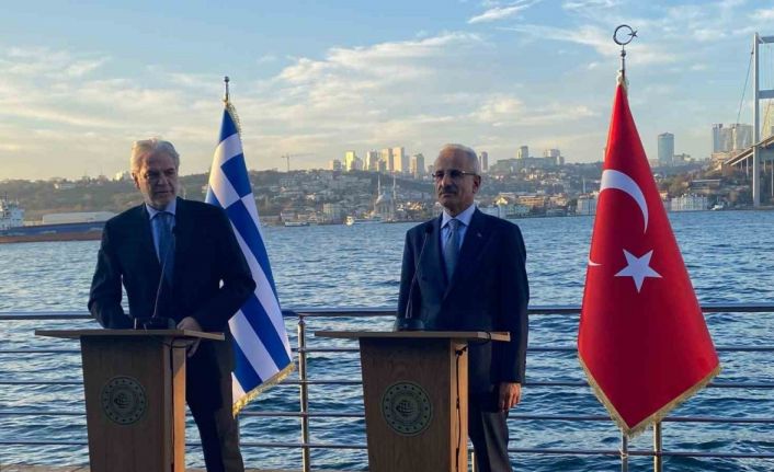 Ulaştırma ve Altyapı Bakanı Uraloğlu, Yunan Bakan Stilyanidis ile bir araya geldi