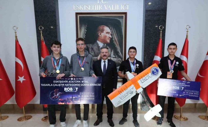 Vali Aksoy, "Uluslararası MEB Robot Yarışması" dünya birincilerini makamında misafir etti