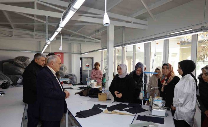 Yahyalı Belediyesi Tekstil Fabrikası için eğitim kursu açtı