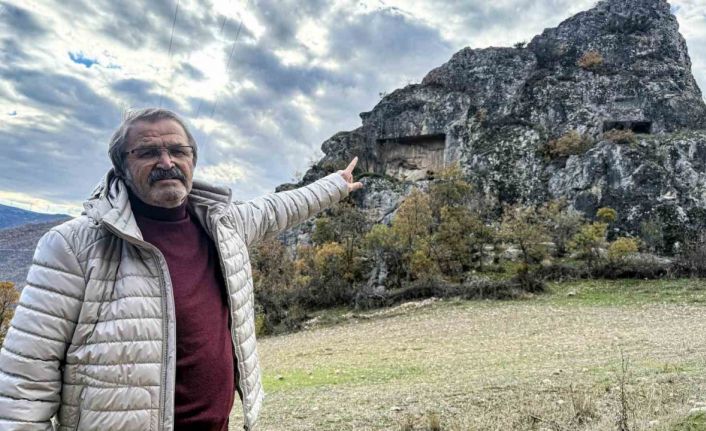Yalnızlığa terk edilen 2 bin yıllık kale ve kaya mezarlar turizme kazandırılmayı bekliyor