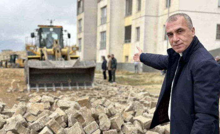 Yüksekova’daki TOKİ yolu onarılmaya başlandı