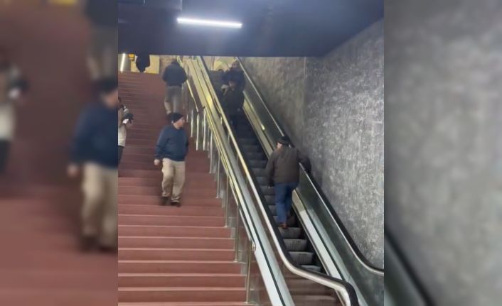 Yürüyen merdivenlere ters binip ilerlemeye çalıştı... İlginç anlar kamerada