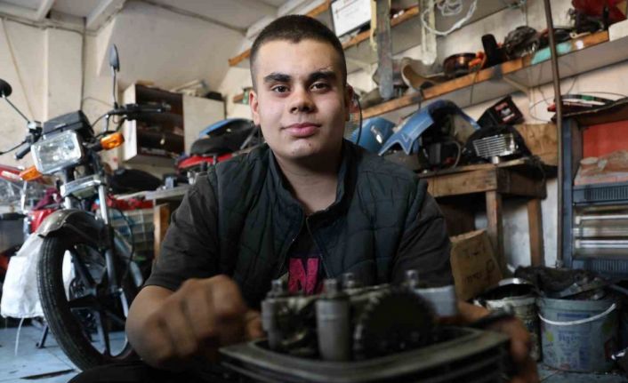 16 yaşındaki Berkay usta, ata yadigarı tamir atölyesinde öğrendiği mesleğinde yılların ustalarına meydan okuyor