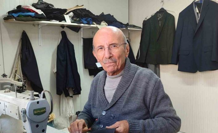 80 yaşında babasının mesleğini sürdürüyor