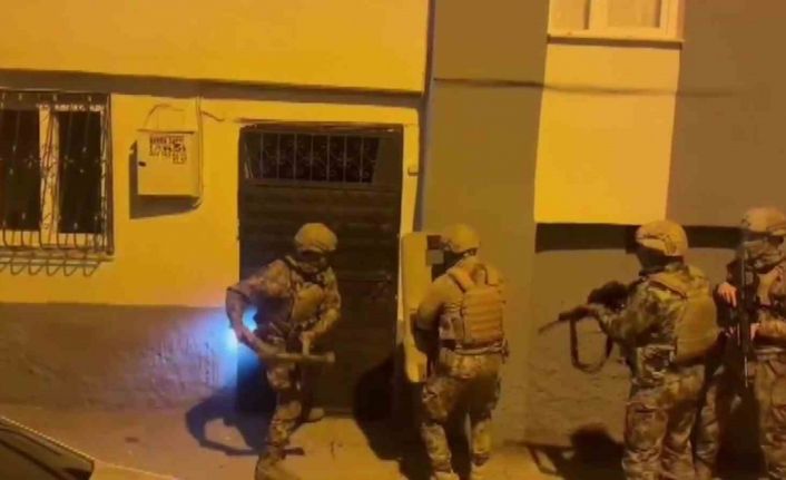 Adana’da silah ve mühimmat ticareti yapan şebeke çökertildi: 45 şüpheliden 15’i tutuklandı, 54 ruhsatsız silah ile 803 mermi ele geçirildi