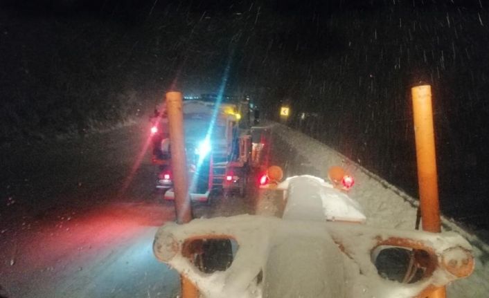 Antalya’da bin 825 metre rakımlı Alacabel’de kar kalınlığı 15 santimi buldu