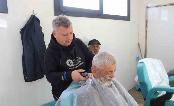 Antalya’da bir yılda 7 bin 958 vatandaş mobil kuaförden hizmet aldı