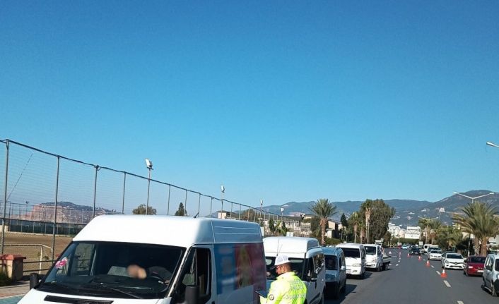 Antalya’da trafik denetimlerinde 41 bin sürücü denetlendi 17 bin  ceza kesildi