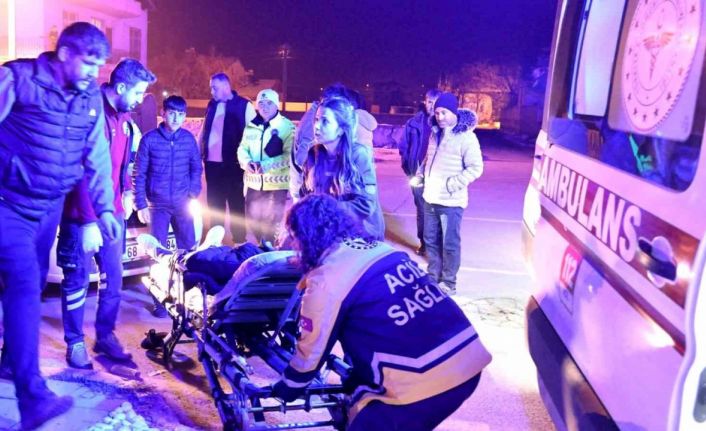 Araca çarpmamak için direksiyonu kırdı, refüje çarparak durabildi