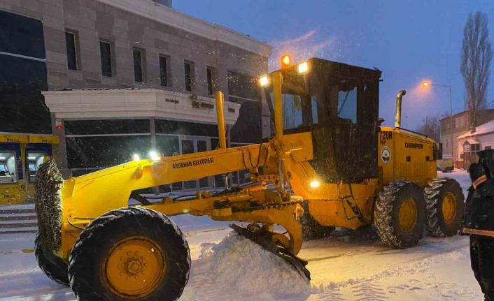 Ardahan’da yoğun kar ve tipiden bazı kara yolları ulaşıma kapatıldı