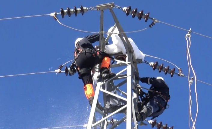 Artvin’de elektrik arıza ekipleri zorlu kış şartlarına meydan okuyor