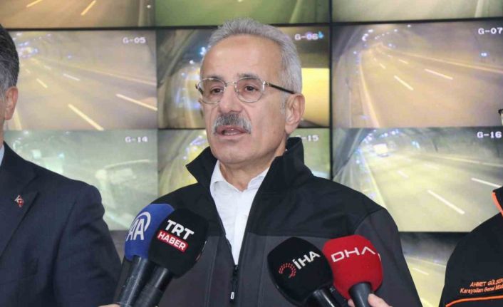 Bakan Uraloğlu Avrupa’da ilk kez uygulanacak projeyi açıkladı: İstanbul Havalimanı’nda 3 pistte aynı anda 3 uçak iniş-kalkış yapabilecek