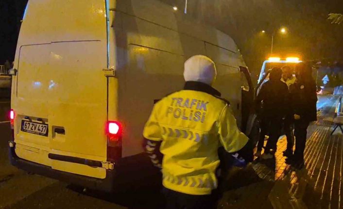 Bartın’da 10 metre yükseklikteki köprüden atlayarak polisten kaçan şahıs evinde yakalandı