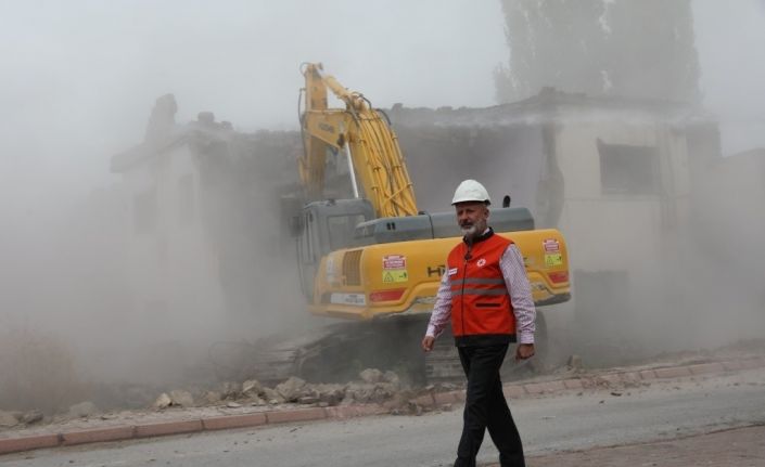 Başkan Çolakbayrakdar, “Dönüşümle 3 bin 979 aile mutlu ve huzurlu yuvalarında”