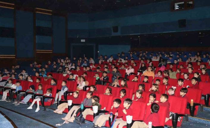 Başkan Tetik’ten minik öğrencilere sürpriz