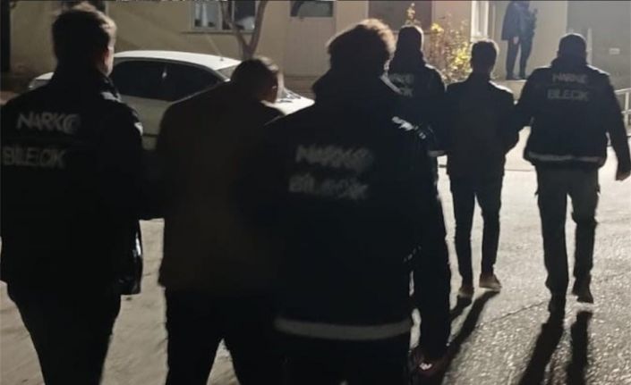 Bilecik’te şüphe üzerine durdurulan araçta uyuşturucu çıktı, yakalanan 2 kişi tutuklandı