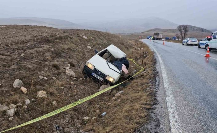 BİM’e ait kamyon ile çarpışan otomobildeki 1 kişi öldü, 1 kişi yaralandı