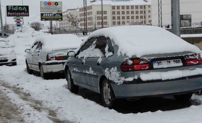 Bitlis’te kar yağışı etkili oldu