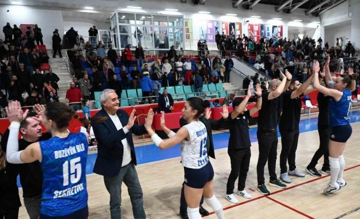 Bozüyük Belediyesi Eğitim ve Spor Kulübü Kadın Voleybol Takımı’na tebrik