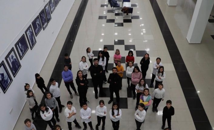 Büyükşehir konservatuvarında çocuklar hem öğreniyor, hem eğleniyor