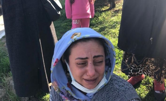 Çukura düşerek ağır yaralanan oğluna hüngür hüngür ağladı