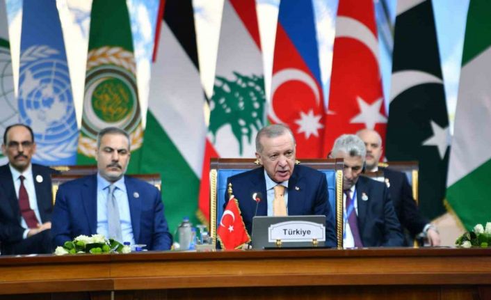 Cumhurbaşkanı Erdoğan: "İsrail’in Golan Tepeleri’nde yasa dışı yerleşimlerini genişletmesi dahil Suriye’nin toprak bütünlüğünü hiçe sayan adımlarını görüyoruz"